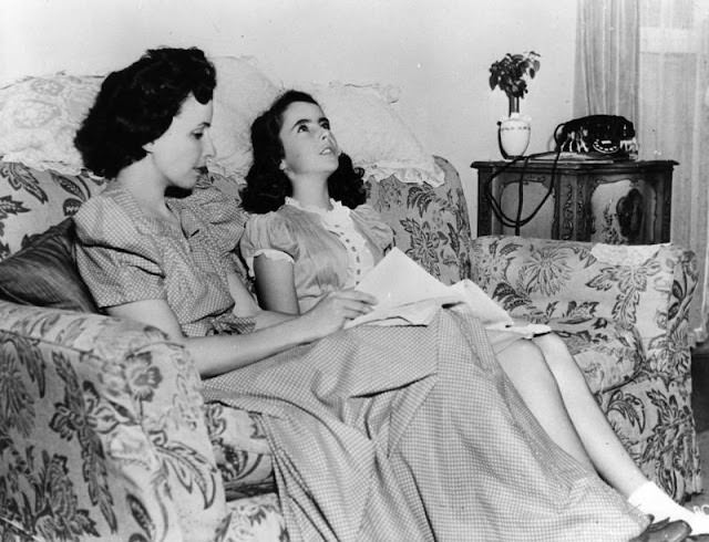 #3 Once the tensions of World War II began, Sara Sothern and her husband Francis Lenn Taylor moved the family to California to a house in Beverly Hills, which is where she’s seen sitting here with her daughter Elizabeth, 1947