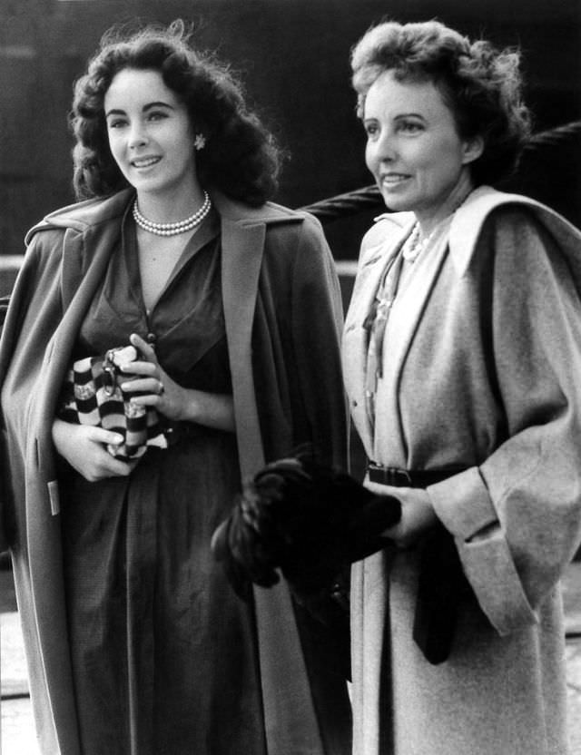 #6 Sara Sothern with her daughter Elizabeth Taylor, circa 1947