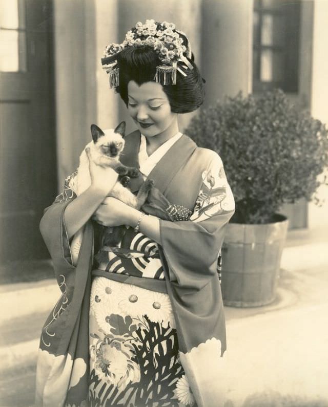 Sylvia Sidney and Her Unforgettable Performance in “Madame Butterfly” 1932 Movies &; TV