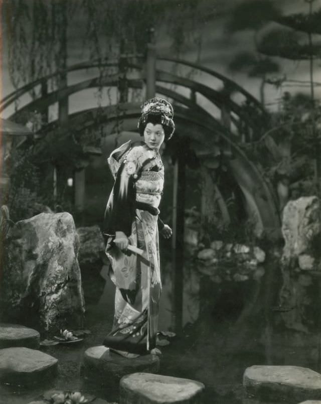 Sylvia Sidney and Her Unforgettable Performance in “Madame Butterfly” 1932 Movies &; TV