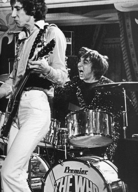 A Nostalgic Dive into the photos from The Rolling Stones Rock N’ Roll Circus Music