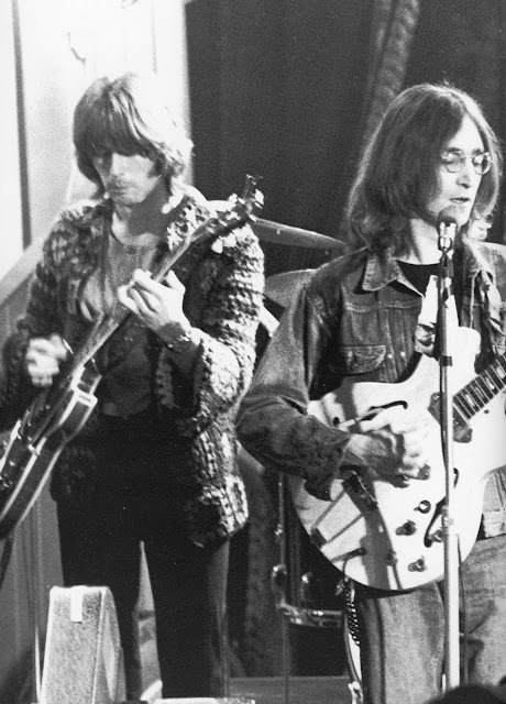 A Nostalgic Dive into the photos from The Rolling Stones Rock N’ Roll Circus Music