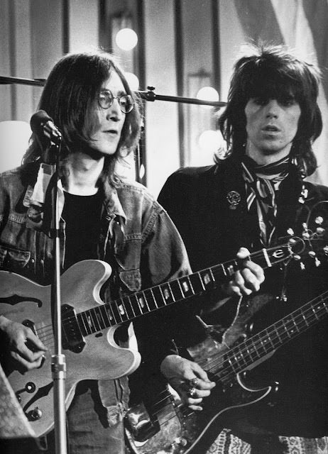 A Nostalgic Dive into the photos from The Rolling Stones Rock N’ Roll Circus Music