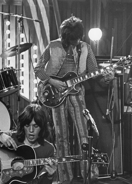 A Nostalgic Dive into the photos from The Rolling Stones Rock N’ Roll Circus Music
