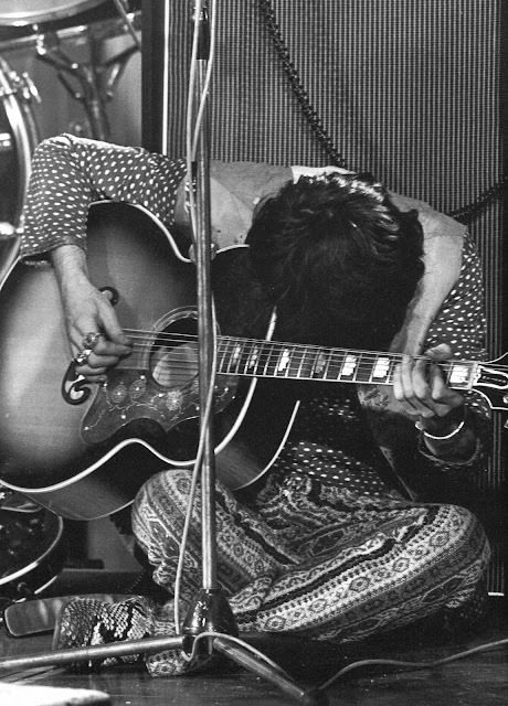 A Nostalgic Dive into the photos from The Rolling Stones Rock N’ Roll Circus Music