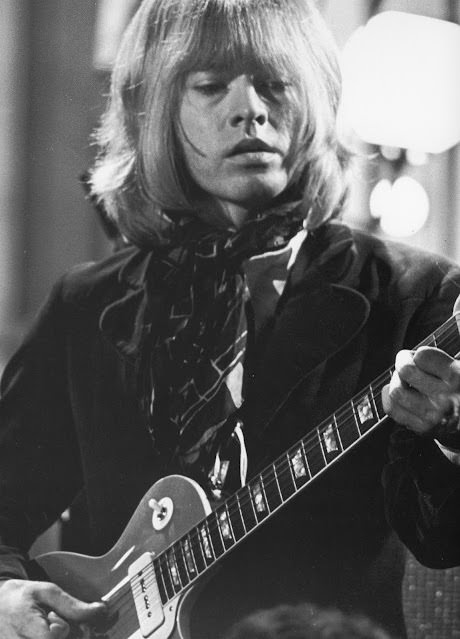 A Nostalgic Dive into the photos from The Rolling Stones Rock N’ Roll Circus Music