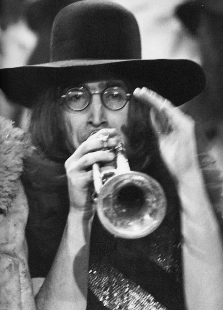 A Nostalgic Dive into the photos from The Rolling Stones Rock N’ Roll Circus Music