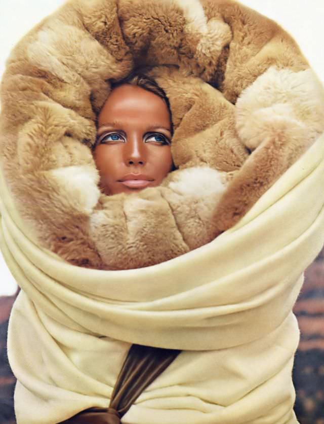 #29 Veruschka in supple jersey with fur by Giorgio di Sant’ Angelo, Painted Desert, Arizona, Vogue, 1968