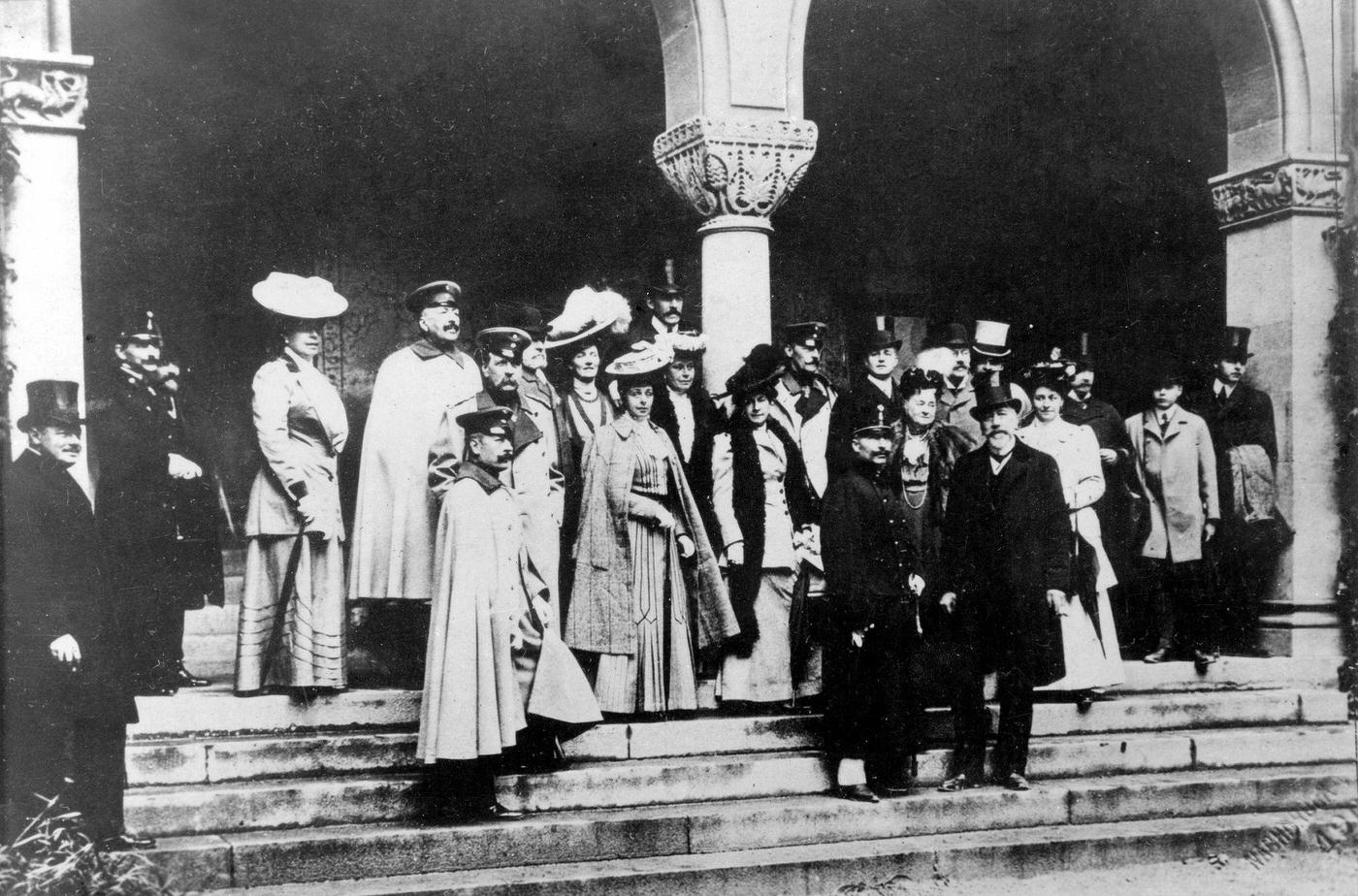 #101 Wilhelm II. and group at Burg Kreuzenstein, German Emperor, 1906