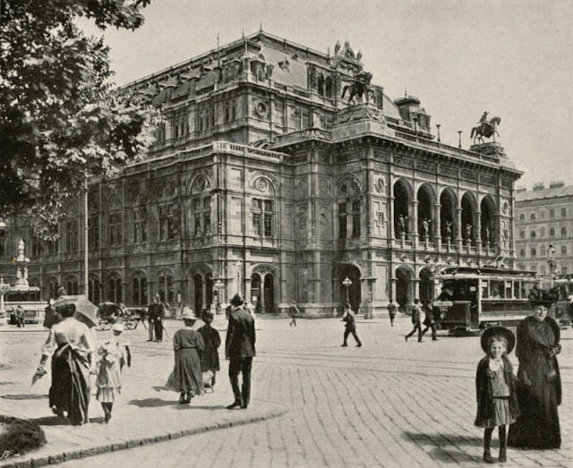 #126 Hofoperntheater, Vienna, 1900