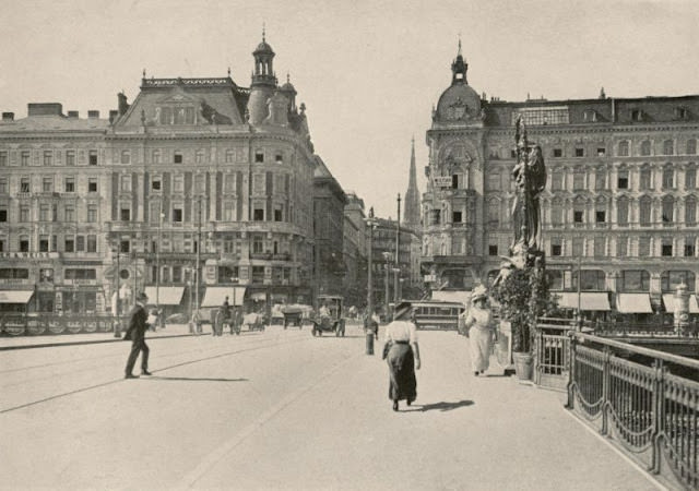 #135 Marienbrücke, Vienna, 1900