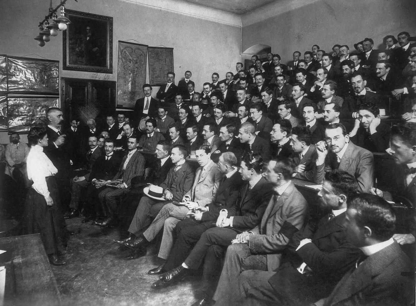#32 Auditorium filled with students at a lecture of Julius Wagner-Jauregg, physician and psychiatrist, who became famous for his treatment of mental disease by inducing a fever, which earned him the Nobel Prize in Medicine in 1927, Vienna, Around 1900s