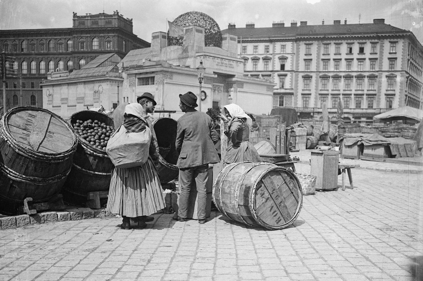#62 The Naschmarkt in front of the Secession, Vienna, 1900s