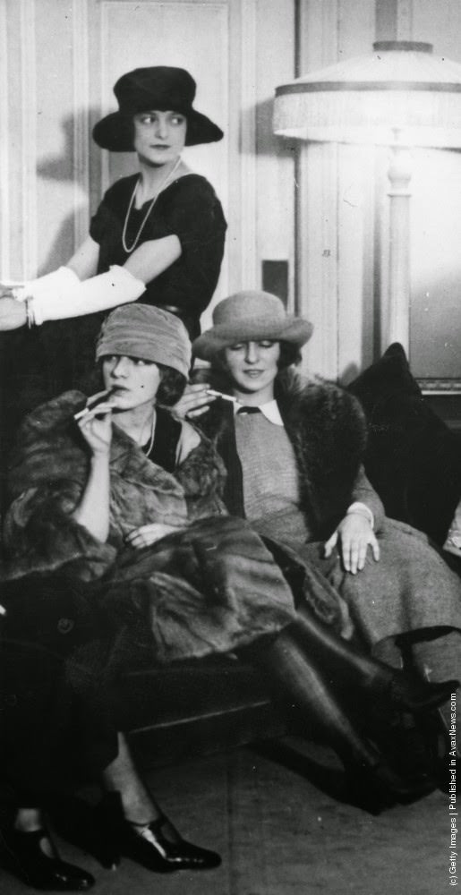 #18 Women in the smoking lounge of the Globe Theatre, New York, 1930