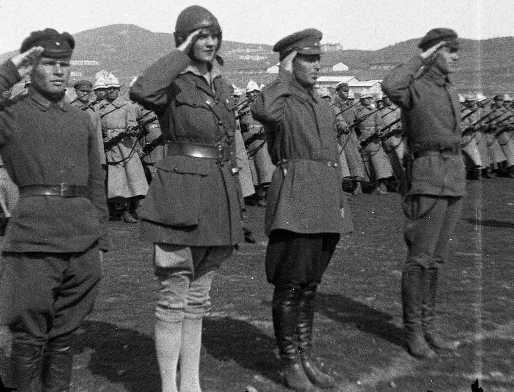 #1 Aloha Wanderwell with Soldiers Saluting