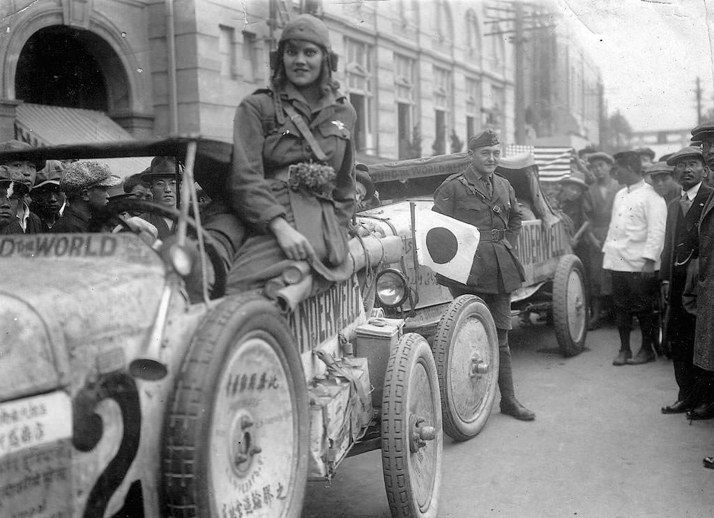 #2 Aloha arriving in Wanderwell Car 2