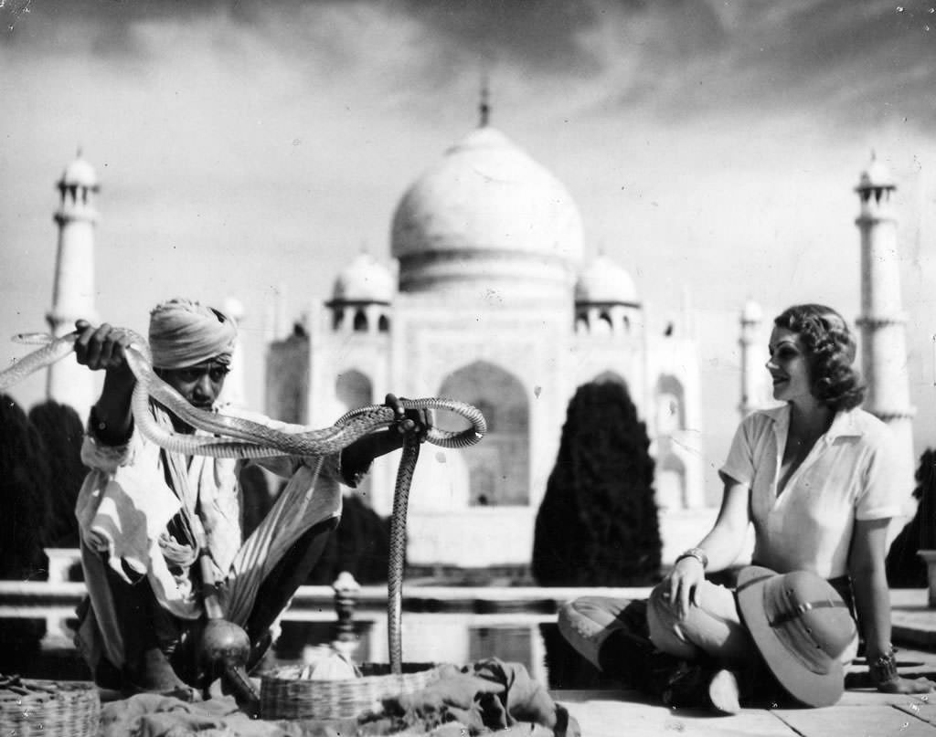 #35 Aloha Wanderwell at Taj Mahal
