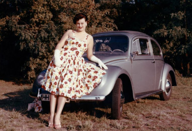 #20 Exploring the Sophistication of 1950s Ladies Cocktail Dresses with Stunning Photos #20 Fashion & Cultur