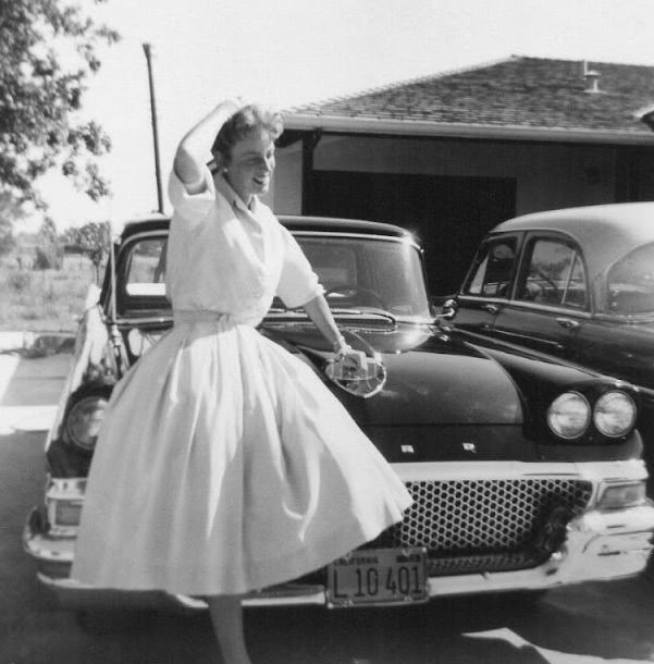 #36 Exploring the Sophistication of 1950s Ladies Cocktail Dresses with Stunning Photos #36 Fashion & Cultur
