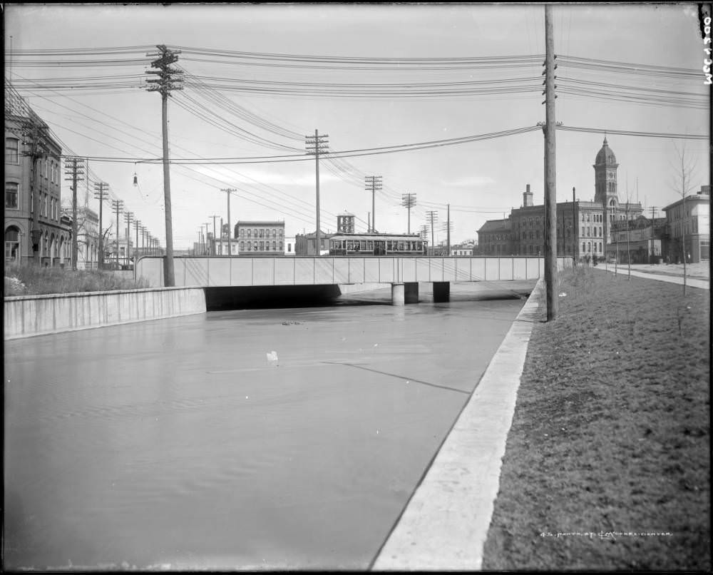 #138 Cherry Creek and Lawrence Street Bridge, Denver, 1907