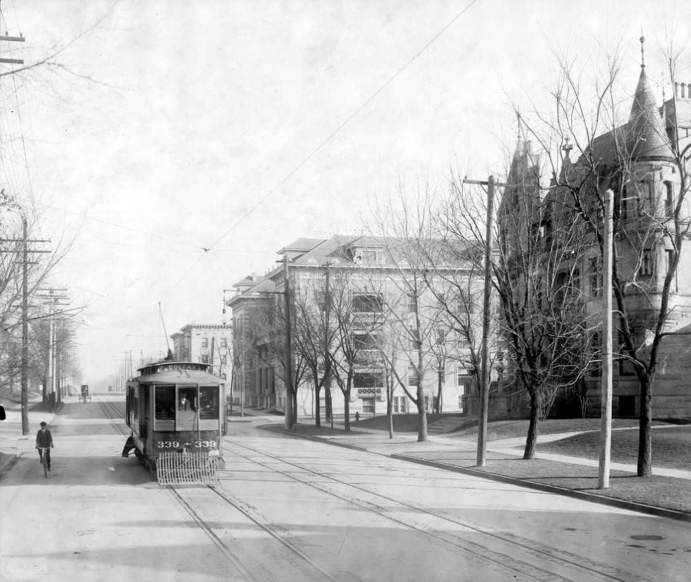 #150 DTC trolley 339 on Colfax Avenue near Lawrence C. Phipps home, 1905.