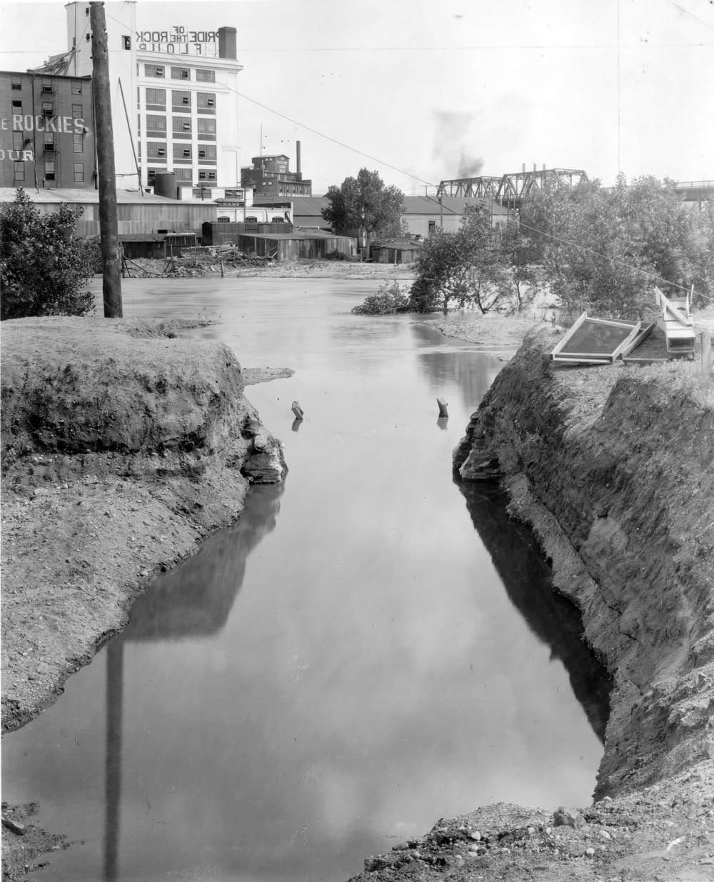 #172 Construction site near South Platte River, featuring Pride of the Rockies Flour Mill and 20th Street Viaduct, 1900s