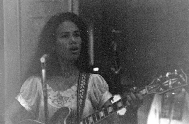 Fanny on the Stage: Pioneering All-Female Rock Band of the 1970s Music