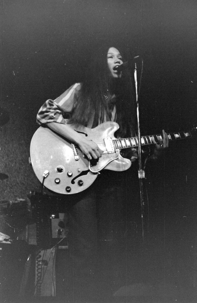 Fanny on the Stage: Pioneering All-Female Rock Band of the 1970s Music