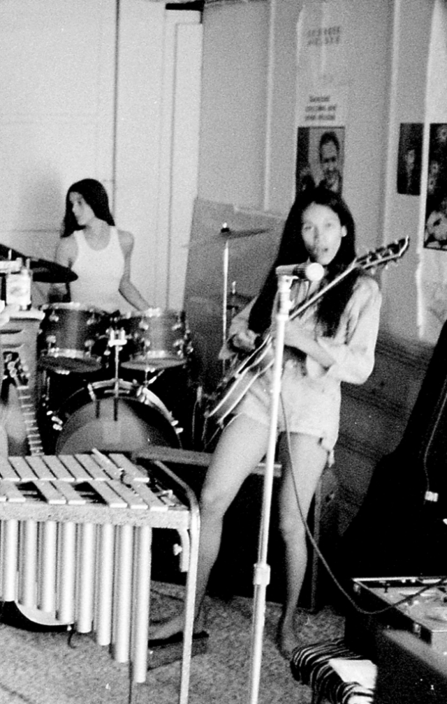 Fanny on the Stage: Pioneering All-Female Rock Band of the 1970s Music