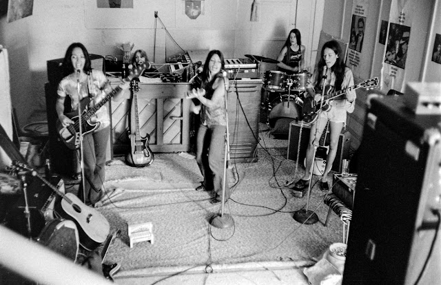 Fanny on the Stage: Pioneering All-Female Rock Band of the 1970s Music