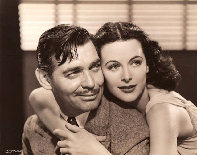 #21 Hedy Lamarr and Clark Gable in “Comrade X” (1940): A Timeless On-Screen Pairing #21 Movies & TV