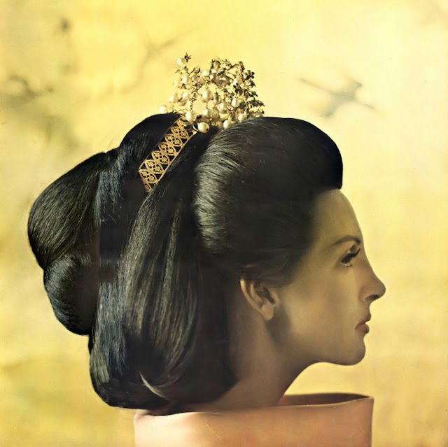 #7 Mirella Petteni with Japanese-inspired coiffure in a dress by Madame Ricci, September 1963