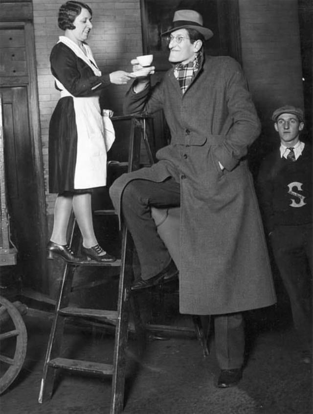 Jack Earle of El Paso: The Life and Times of One of the World’s Tallest Humans Who Stood at 7 Feet, 6.5 Inches