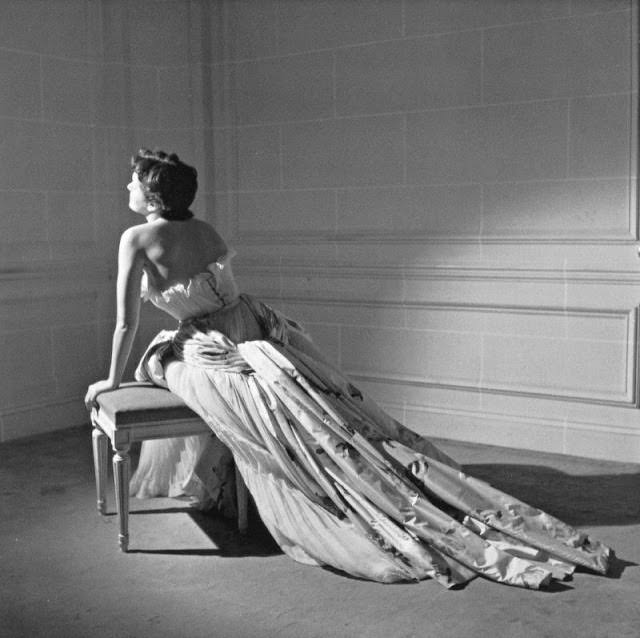 #16 Maxime de la Falaise in Christian Dior’s ball gown named “Henri Sauguet,” 1950.