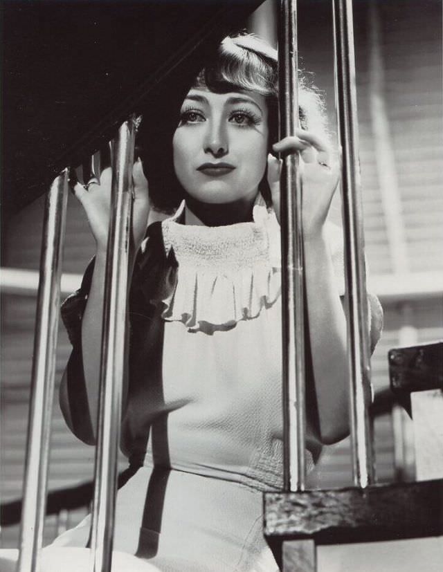 Joan Crawford on the Set of “No More Ladies” (1935): Behind-the-Scenes of a Classic Film Movies