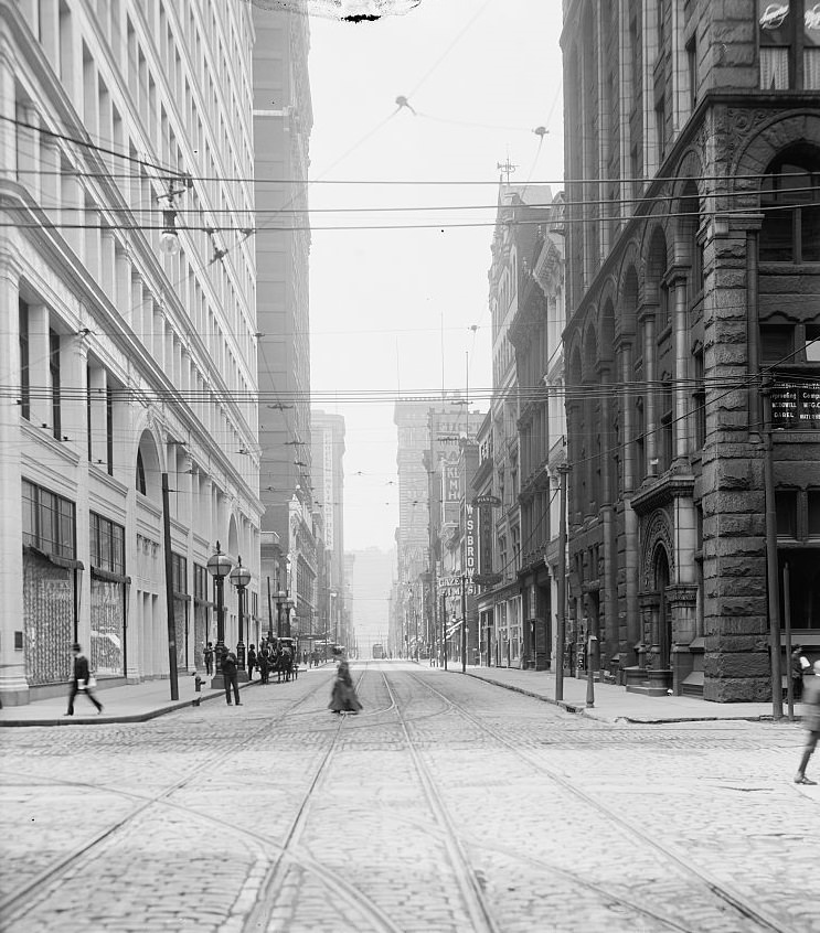 #17 Wood Street scene in Pittsburgh, early 1900s.
