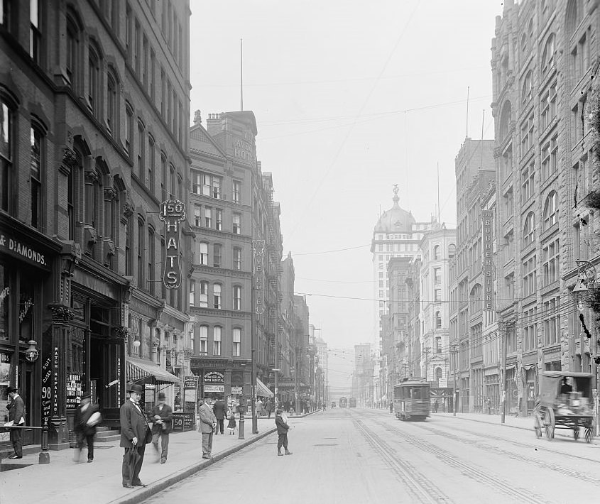 #18 Liberty Avenue, looking west, Pittsburgh, early 1900s.