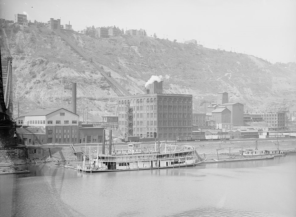#30 Duquesne Incline in Pittsburgh, 1900s.