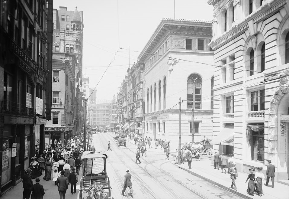 #35 Corner of Fifth Avenue and Wood Street, Pittsburgh, Pennsylvania, 1900s
