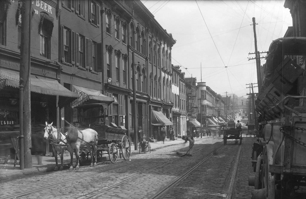 #150 Wylie Avenue, crowded street scene near Fifth, 1910s