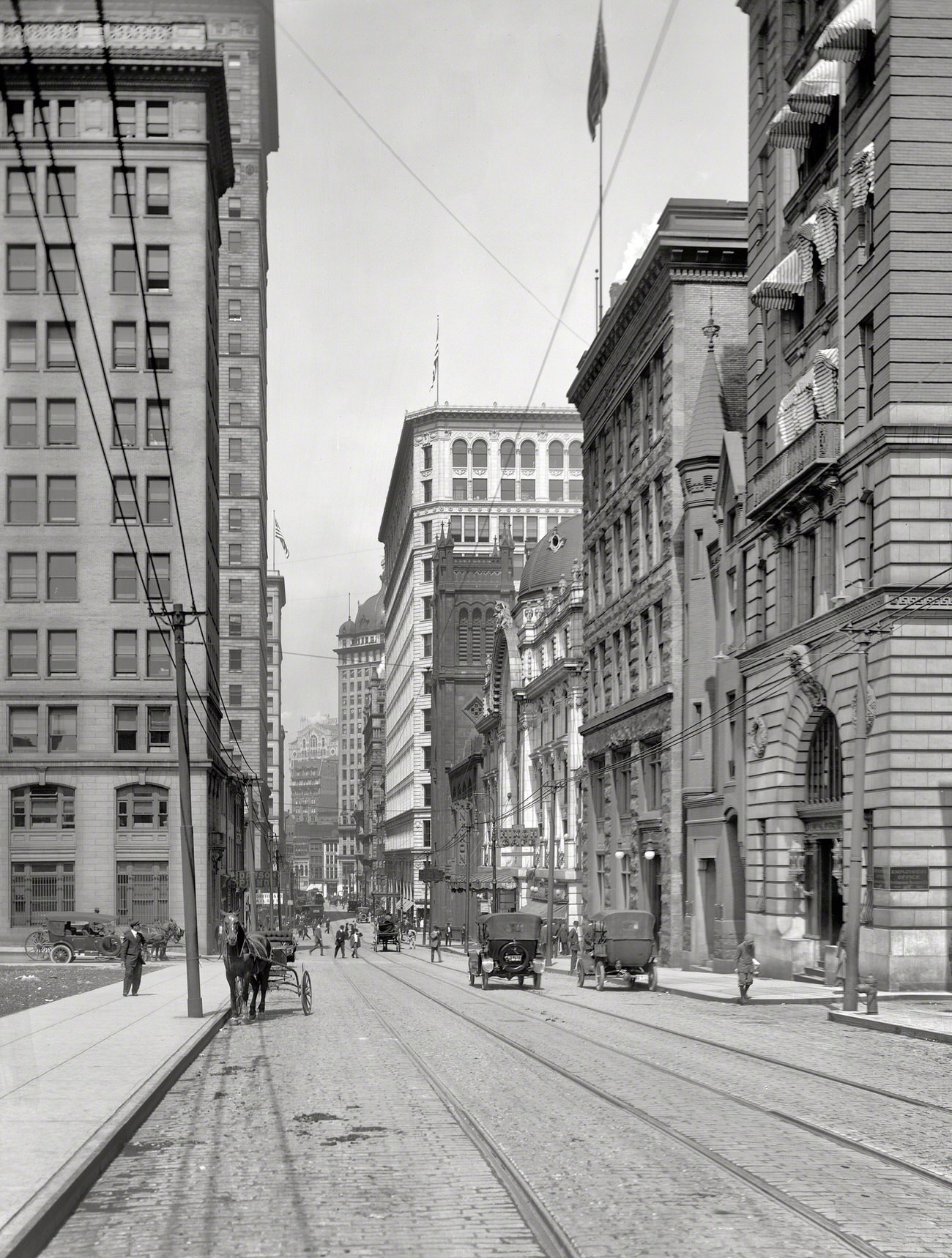 #21 Sixth Avenue above Nixon Theatre, Pittsburgh, Pennsylvania, 1914