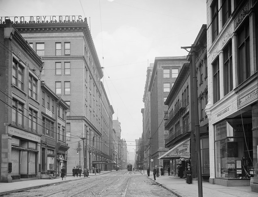 #43 Pennsylvania Avenue and Joseph Horne’s Store, Pittsburgh, 1919