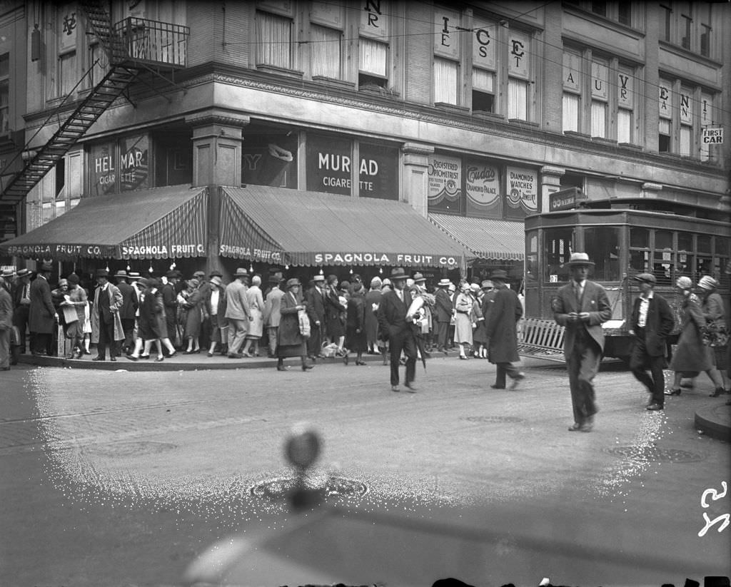 #35 Spagnola Fruit Company, Crowded Corner at Diamond and Market, 1928.
