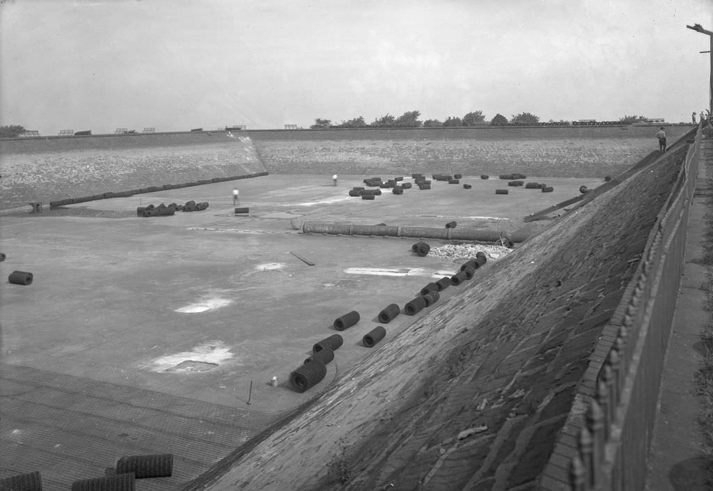 #15 Clean basin at Herron Hill Reservoir, 1920.