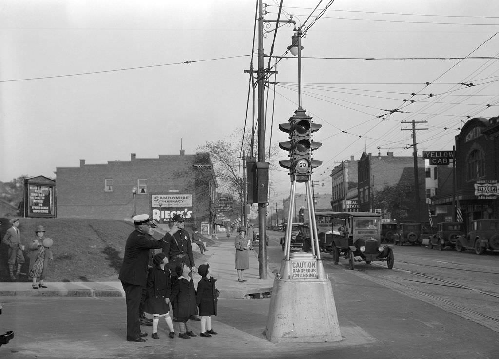 #71 Police and children at Forbes and Murray Avenues, 1926.