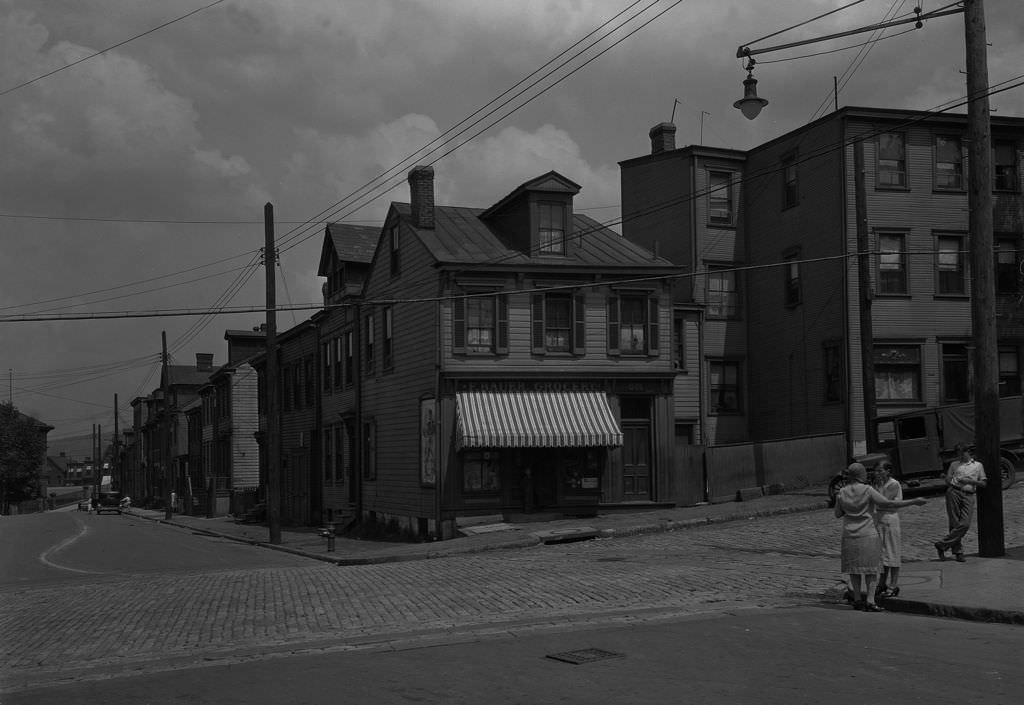#110 52nd Street, people near F. H. Bauer Grocery, 1931