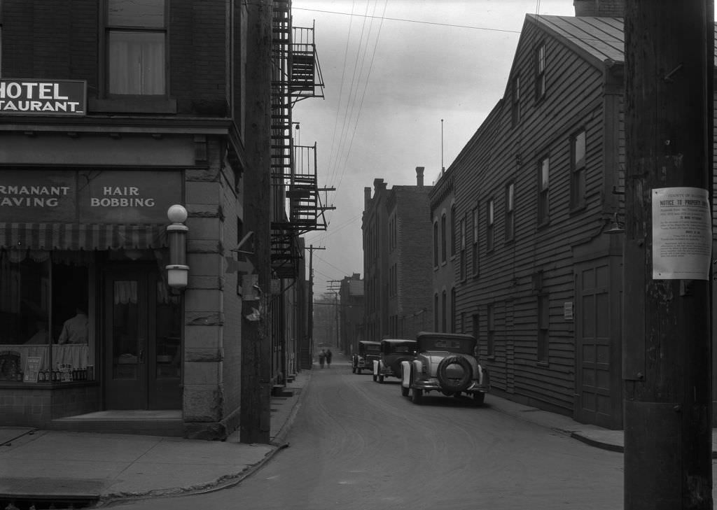 #117 East Diamond Street, looking east, 1931