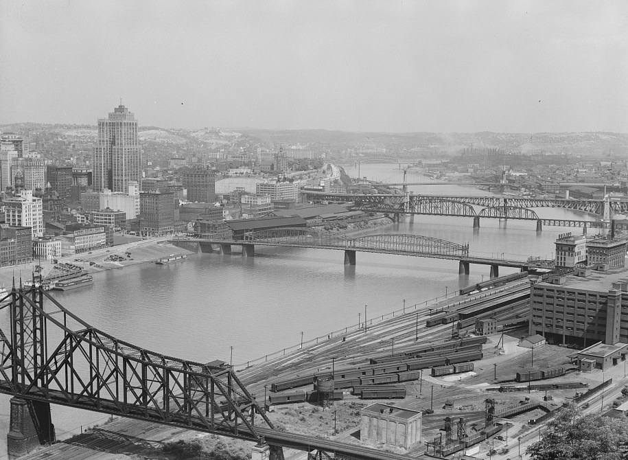 #20 Monongahela River looking north, Pittsburgh, Pennsylvania, 1938.
