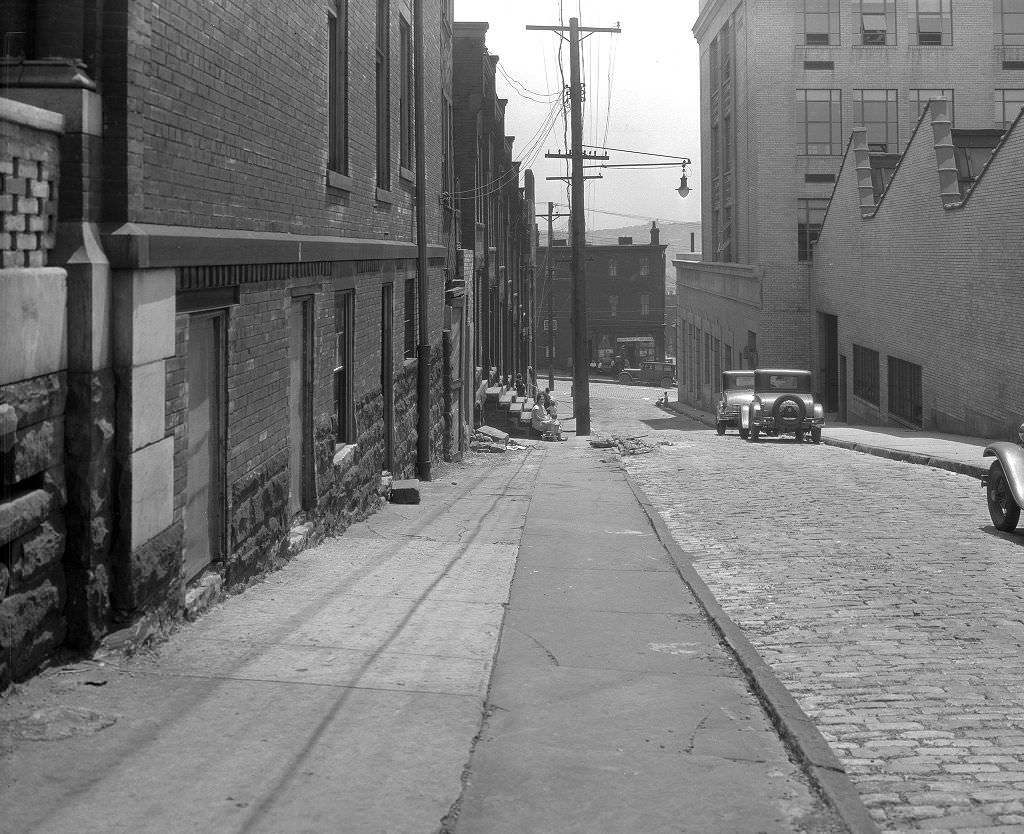 #145 Crawford Street, Repair work seen from Cliff Street looking south, 1931.