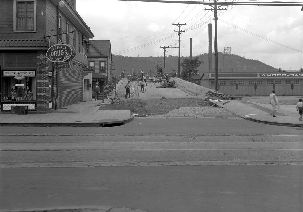 #159 Herbert’s Drugs, Near Elizabeth Street Bridge looking west, 1931.